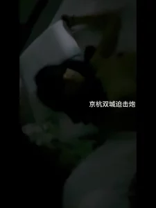 06年女大背着男友出来偷情让我无套操射年轻就是嫩啊